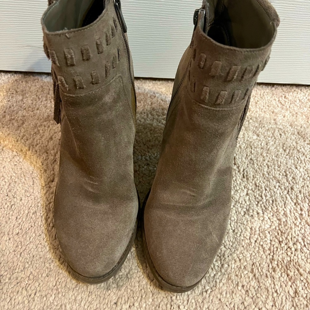 Jessica Simpson suede taupe booties with tassels. Size 9.5